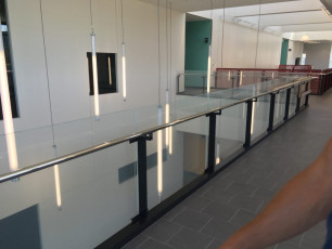 Stainless Steel Handrail with Glazing