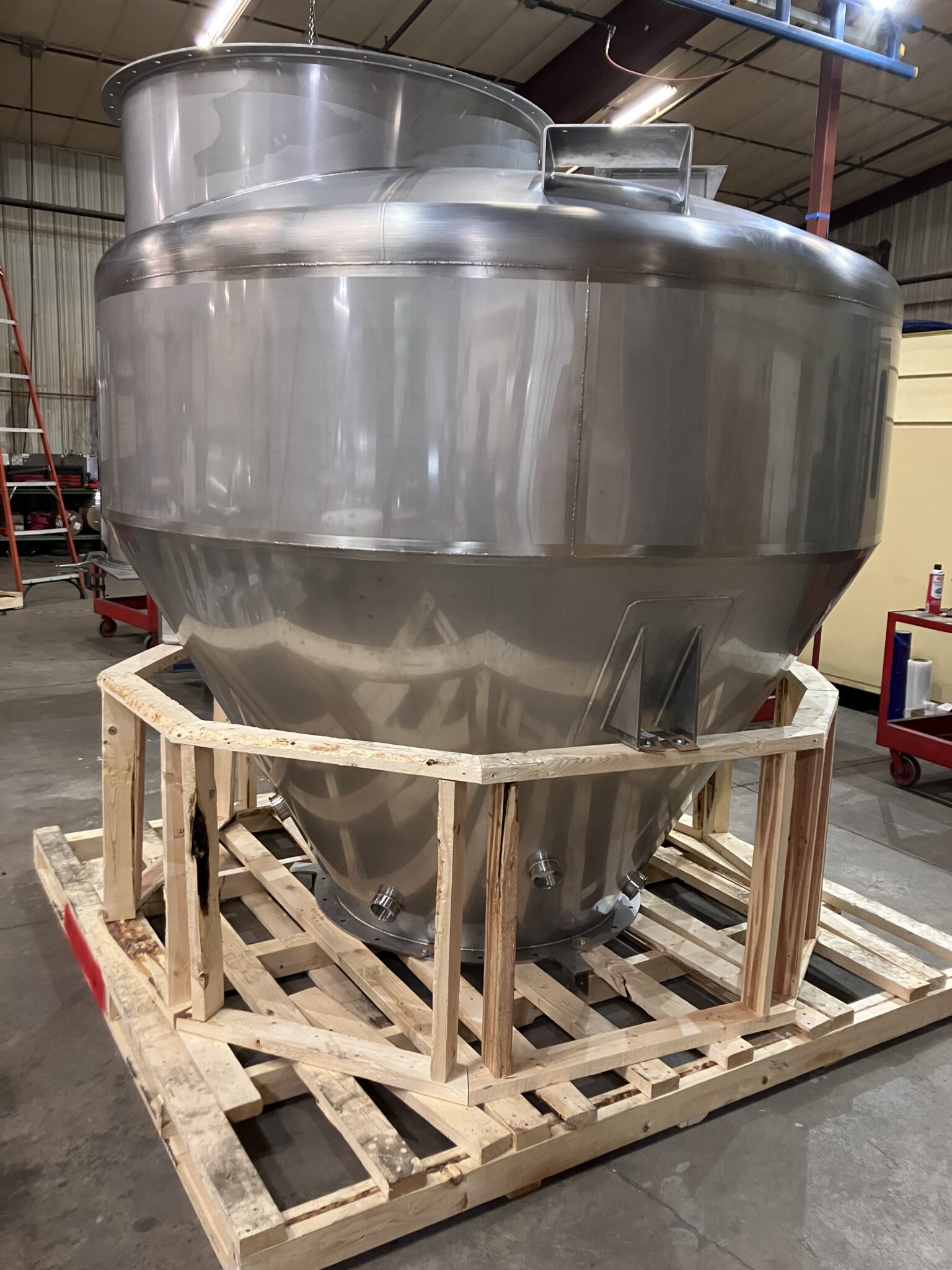 aluminum fabrication services of welded and rolled tank